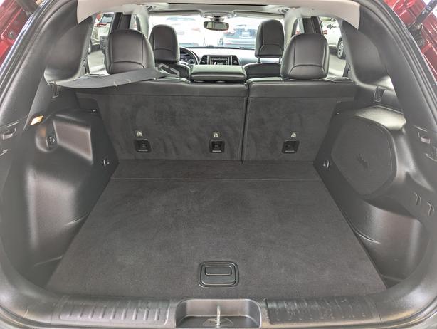2019 Jeep Cherokee Trailhawk - No Accidents, Heated Seats, Sunroof image 8