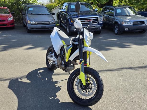2021 Husqvarna Super Moto 701 image 1