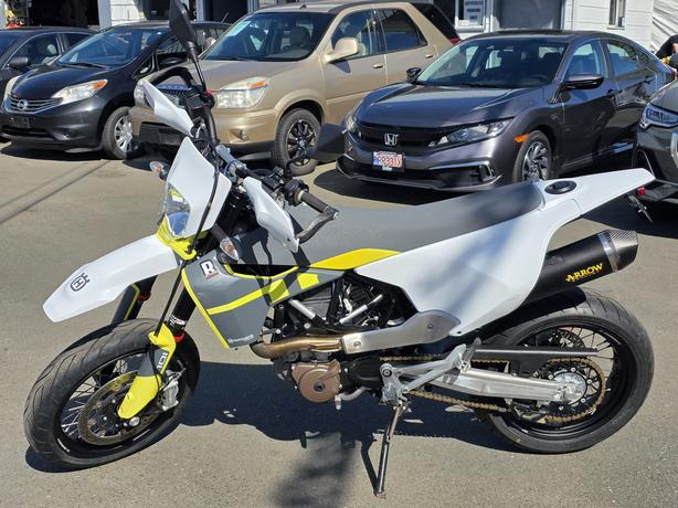 2021 Husqvarna Super Moto 701 image 3