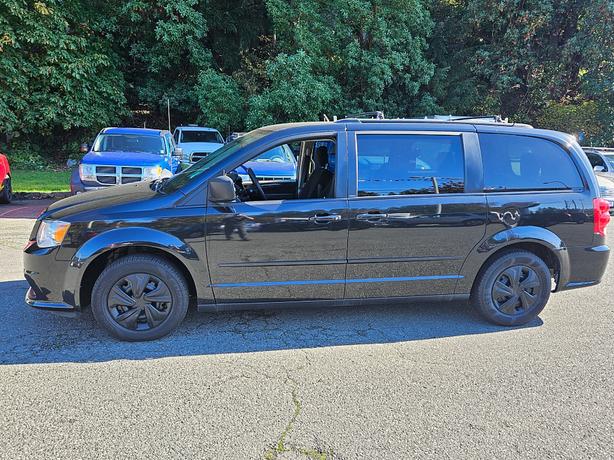 2012 Dodge  Grand Caravan SE image 4