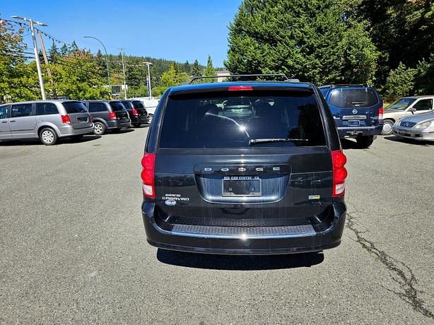 2012 Dodge  Grand Caravan SE image 5