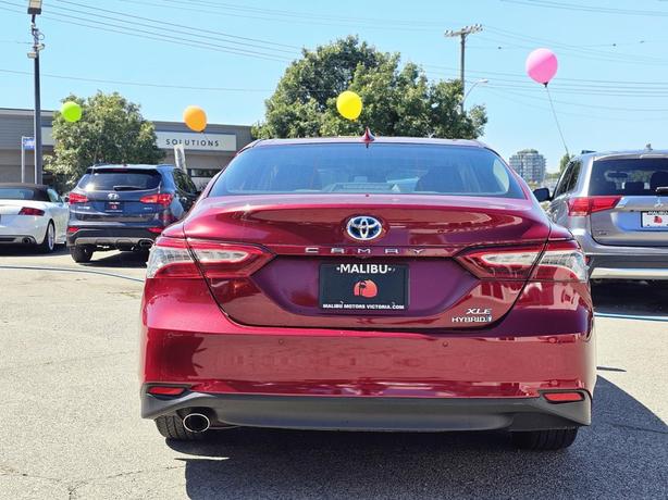 2018 Toyota Camry Hybrid XLE Auto image 3