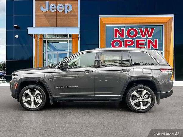 2023 Jeep Grand Cherokee 4xe | Adaptive Cruise Control! image 3