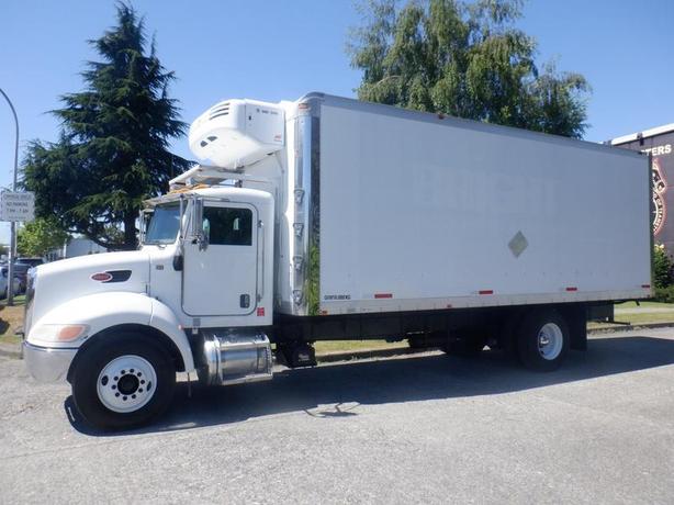 2008 Peterbilt 335 22 Foot Cube Van Reefer Air Brakes Diesel image 1