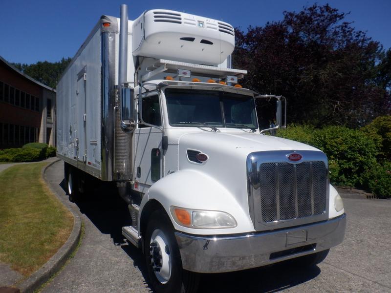 2008 Peterbilt 335 22 Foot Cube Van Reefer Air Brakes Diesel display photo