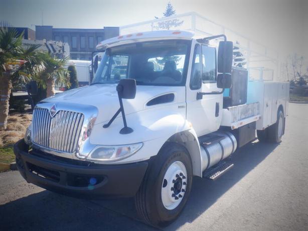 2011 International DuraStar 4300 Service Truck  With Air Compressor 3 Seater Die image 2