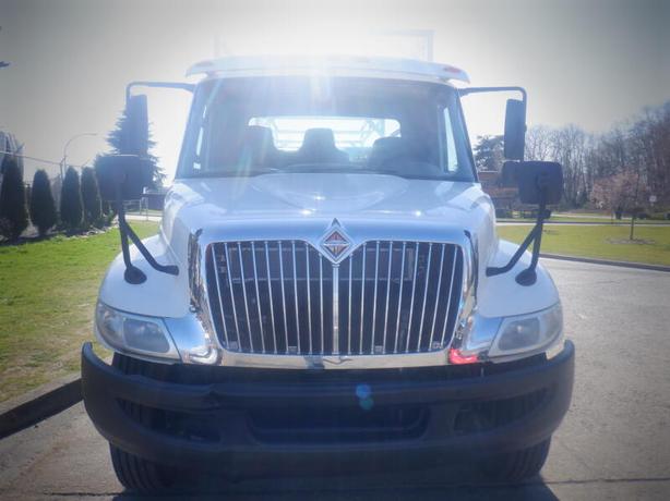 2011 International DuraStar 4300 Service Truck  With Air Compressor 3 Seater Die image 3
