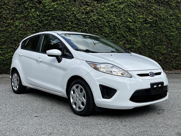 2012 Ford Fiesta SE Hatchback image 1