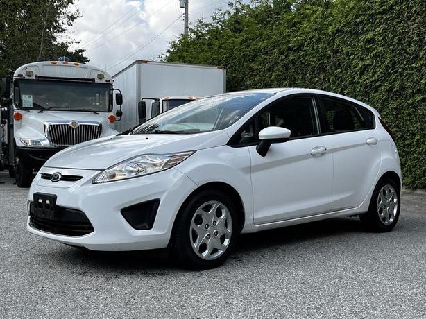 2012 Ford Fiesta SE Hatchback image 5