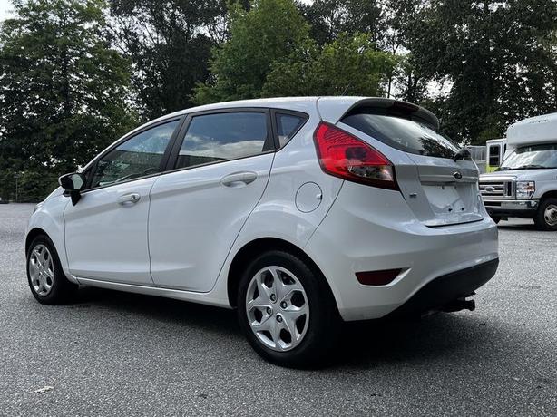 2012 Ford Fiesta SE Hatchback image 7