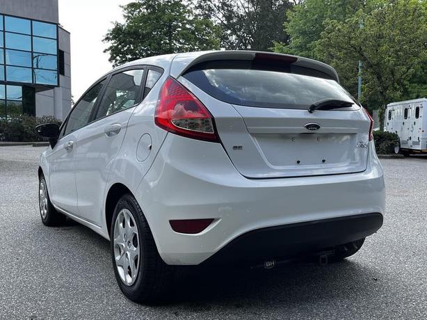 2012 Ford Fiesta SE Hatchback image 8