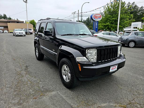2009 Jeep  Liberty Sport image 1