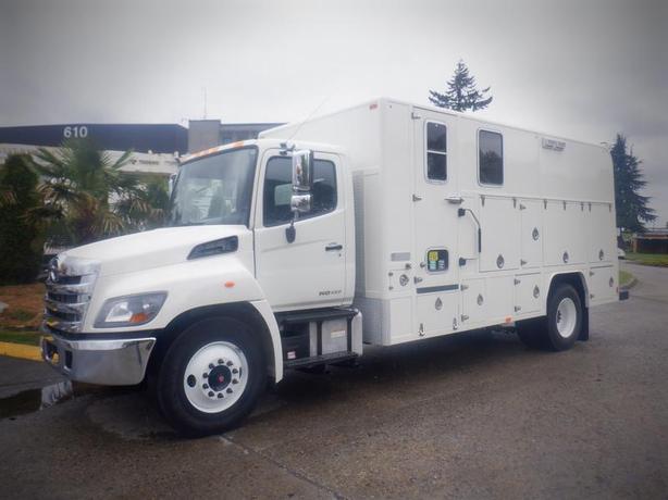 2014 Hino 338 Wire line Service Truck with Office Diesel image 1
