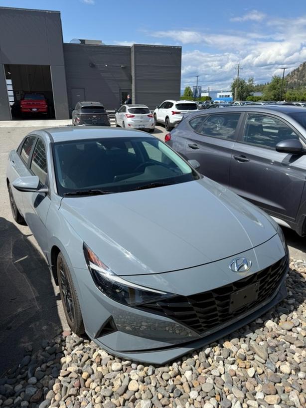 2023 Hyundai Elantra Essential LANE FOLLOWING ASSIST! BACKUP CAMERA! image 1