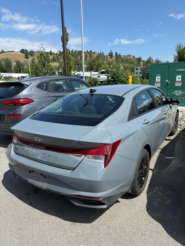 2023 Hyundai Elantra Essential LANE FOLLOWING ASSIST! BACKUP CAMERA! image 3