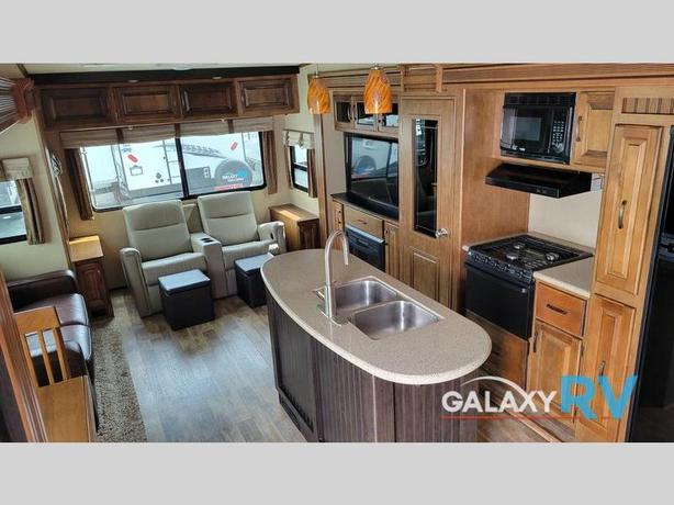 Used 2015 Grand Design Reflection 337RLS image 5