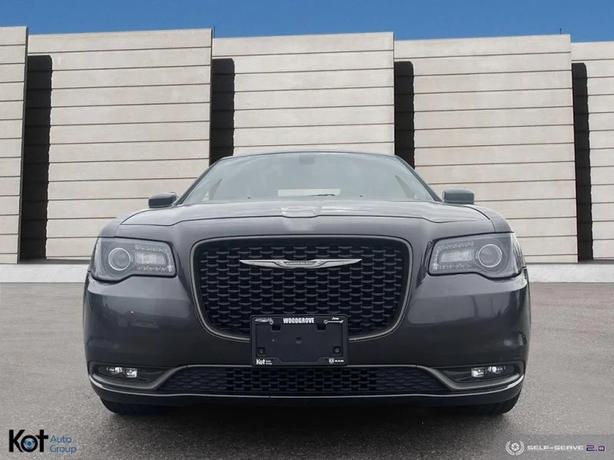 2017 CHRYSLER 300 image 2