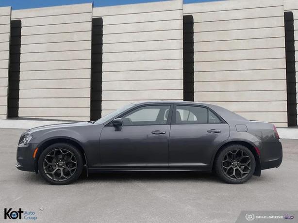 2017 CHRYSLER 300 image 3