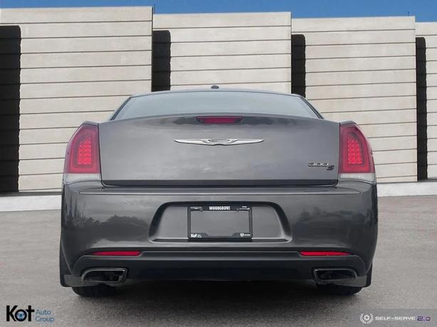 2017 CHRYSLER 300 image 5