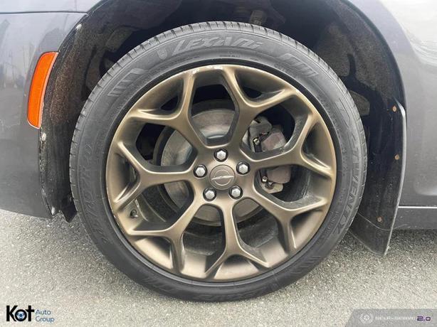 2017 CHRYSLER 300 image 6