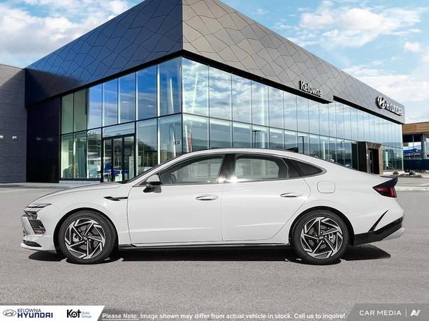 2025 Hyundai Sonata Preferred-Trend demo image 3