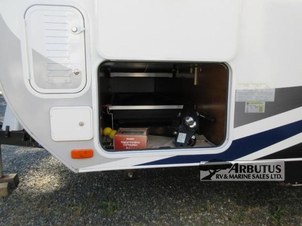 Used 2019 Lance Lance Travel Trailers 1995 image 4