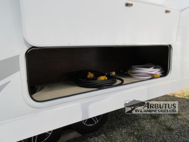 Used 2019 Lance Lance Travel Trailers 1995 image 5