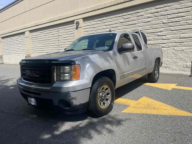 2011 GMC Sierra 1500 image 2