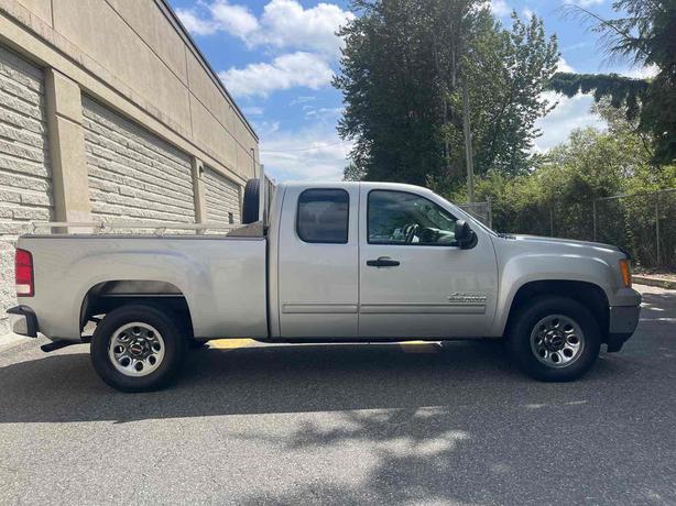 2011 GMC Sierra 1500 image 3