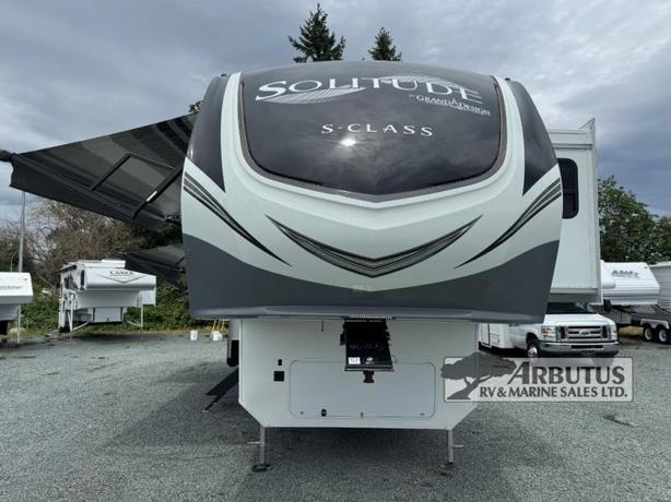 Used 2021 Grand Design Solitude S-Class 3740BH image 2
