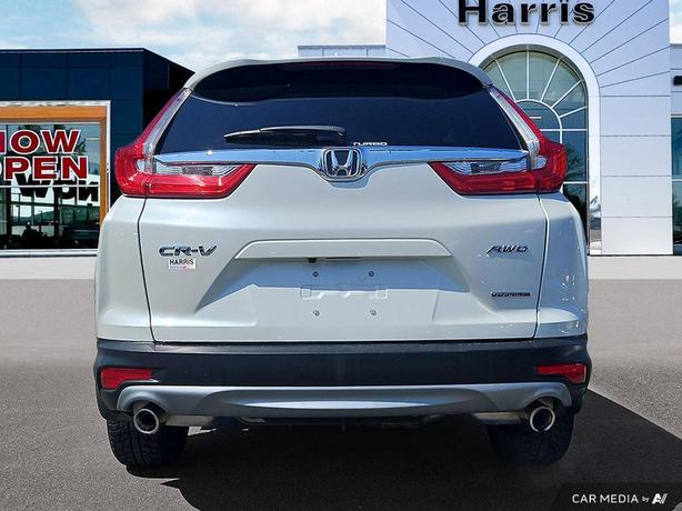 2017 Honda CR-V Touring | No Reported Accidents! image 5