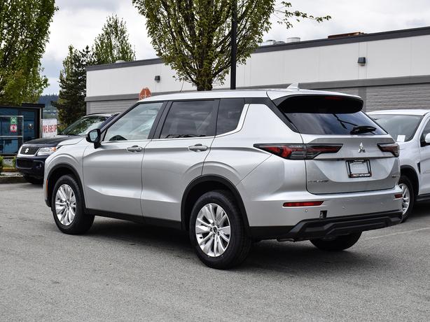 2025 Mitsubishi Outlander ES - $5,000 Discount, Manager Demo! image 3