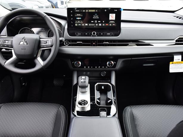 2025 Mitsubishi Outlander ES - $5,000 Discount, Manager Demo! image 7