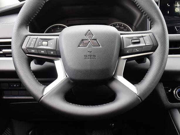 2025 Mitsubishi Outlander ES - $5,000 Discount, Manager Demo! image 8