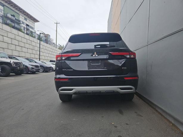 2023 Mitsubishi Outlander SE | One Owner | No Reported Accidents! image 5