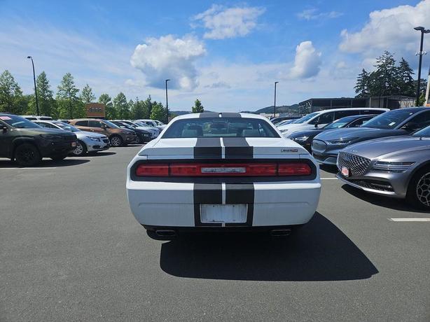 2012 Dodge Challenger 2dr Cpe SRT8 392 | Remote Start | Bluetooth Connect! image 5