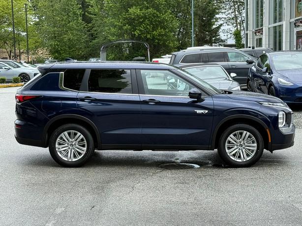 2025 Mitsubishi Outlander PHEV ES - $10,000 Discount, Manager Demo! image 4