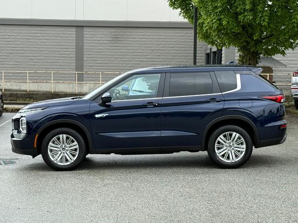 2025 Mitsubishi Outlander PHEV ES - $10,000 Discount, Manager Demo! image 8