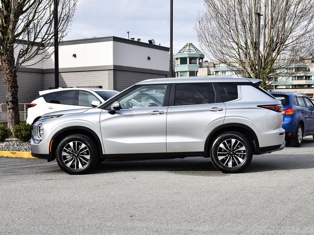 2025 Mitsubishi Outlander LE - $5,000 Discount, Manager Demo! image 2