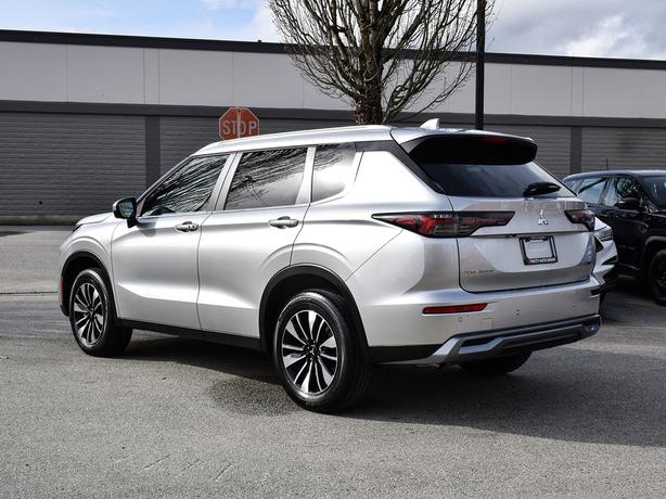 2025 Mitsubishi Outlander LE - $5,000 Discount, Manager Demo! image 3