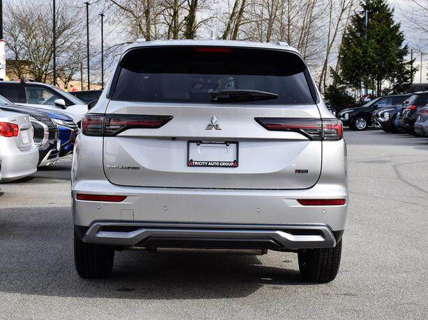 2025 Mitsubishi Outlander LE - $5,000 Discount, Manager Demo! image 4
