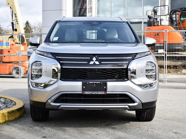 2025 Mitsubishi Outlander LE - $5,000 Discount, Manager Demo! image 7