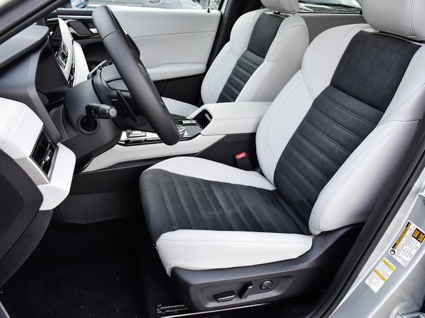 2025 Mitsubishi Outlander LE - $5,000 Discount, Manager Demo! image 8