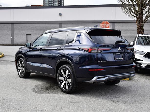 2025 Mitsubishi Outlander SEL - $5,000 Discount, Manager Demo! image 3