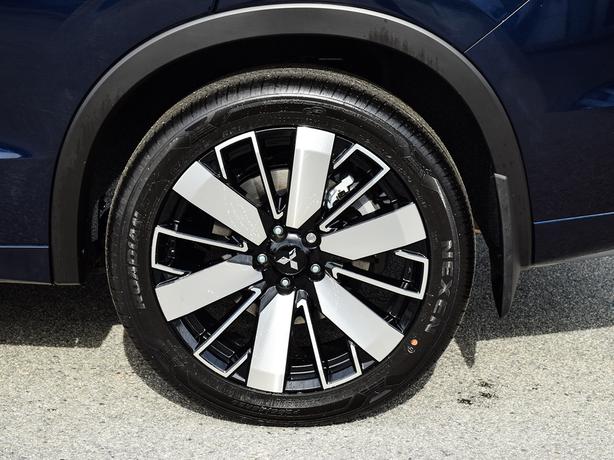 2025 Mitsubishi Outlander GT - $5,000 Discount, Manager Demo! image 7
