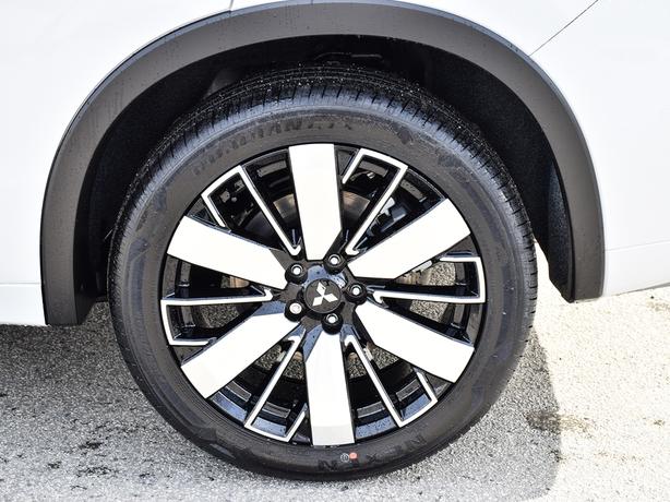 2025 Mitsubishi Outlander GT - $5,000 Discount, Manager Demo! image 7