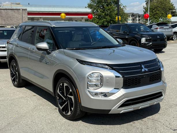 2025 Mitsubishi Outlander PHEV SEL - $10,000 Discount, Manager Demo! image 3