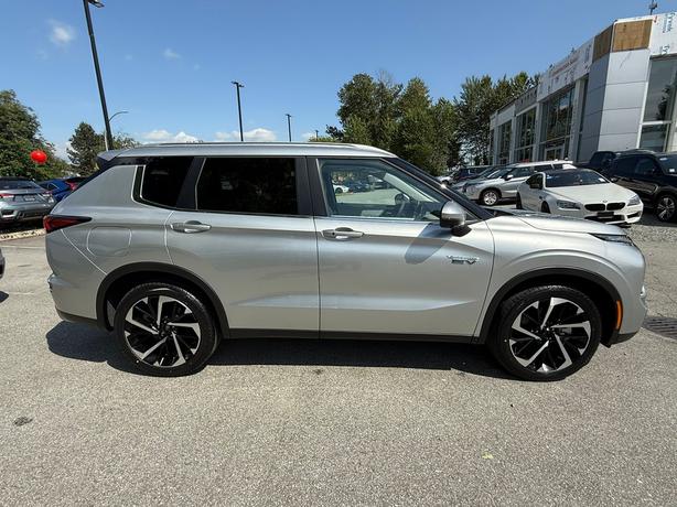 2025 Mitsubishi Outlander PHEV SEL - $10,000 Discount, Manager Demo! image 4