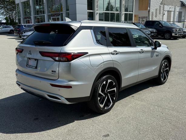 2025 Mitsubishi Outlander PHEV SEL - $10,000 Discount, Manager Demo! image 5