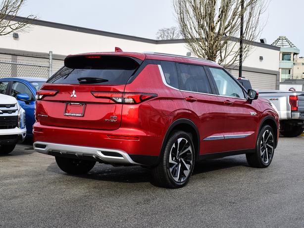 2025 Mitsubishi Outlander PHEV SEL - $10,000 Discount, Manager Demo! image 5
